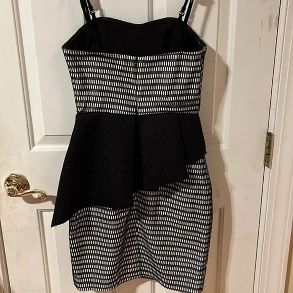 ELLIATT Women Small Black White Departure Peplum Fused‎ Mesh Sheath Dress - Picture 2 of 7